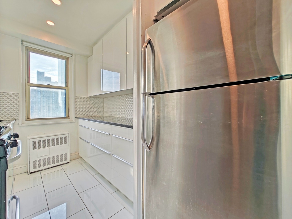 400 East 54th Street - Photo 2