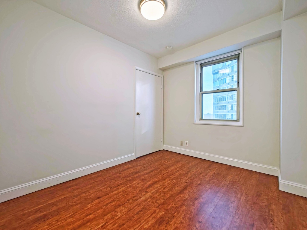 400 East 54th Street - Photo 5