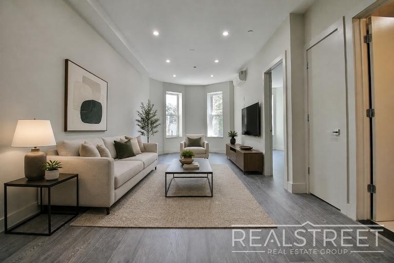 2517 Bedford Ave. - Photo 1