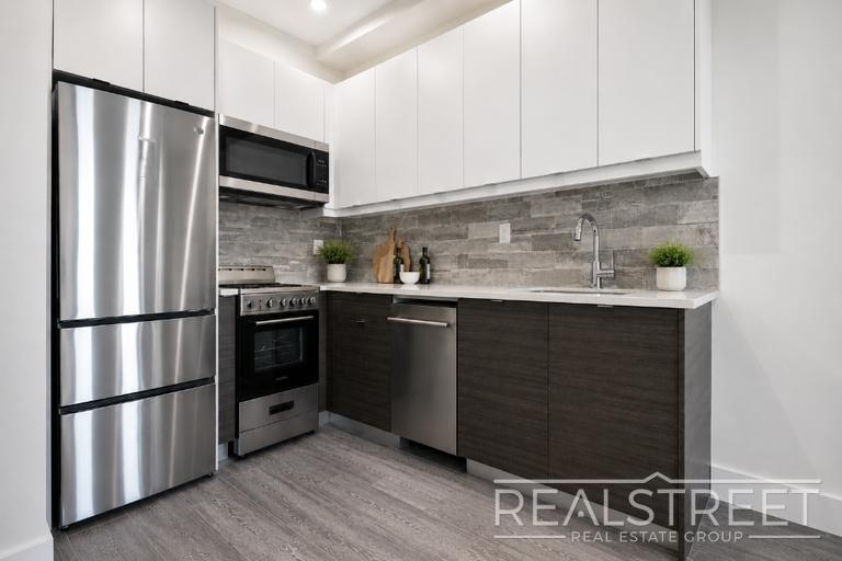 2517 Bedford Ave. - Photo 2