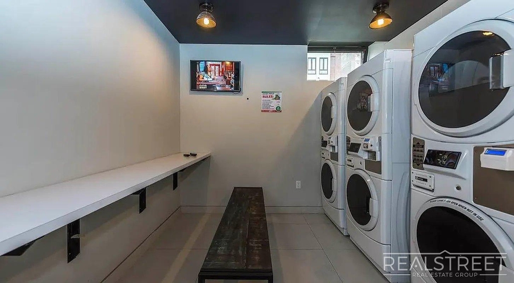 185 Leonard Street - Photo 9