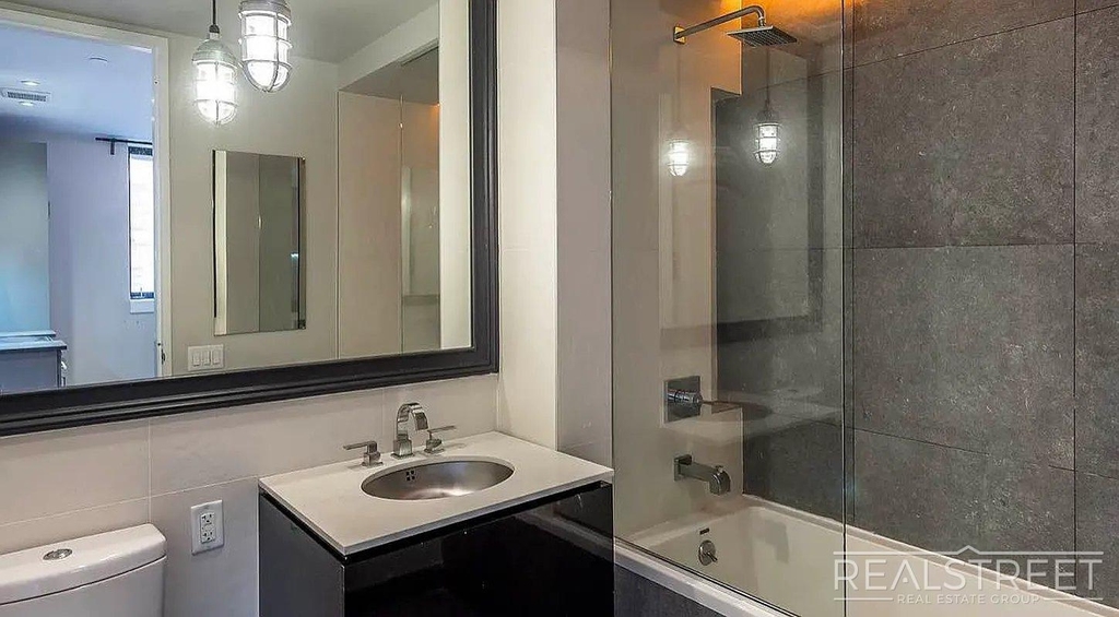 185 Leonard Street - Photo 1