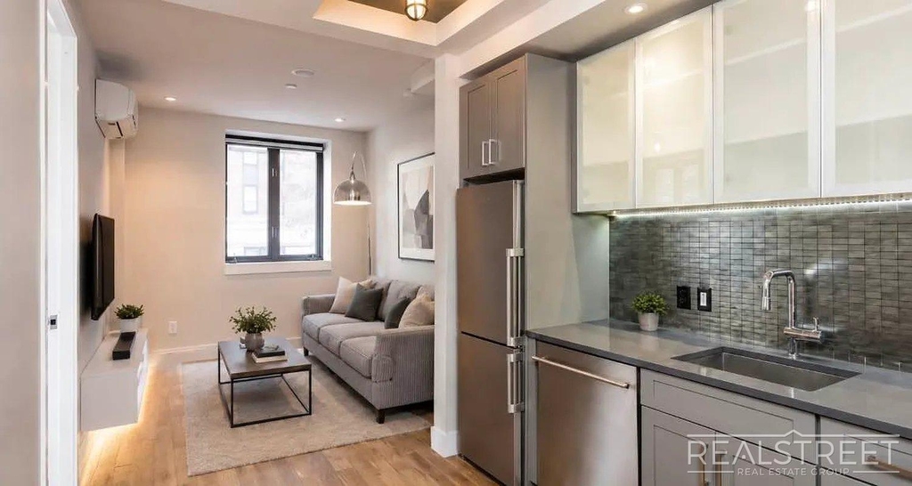 185 Leonard Street - Photo 0
