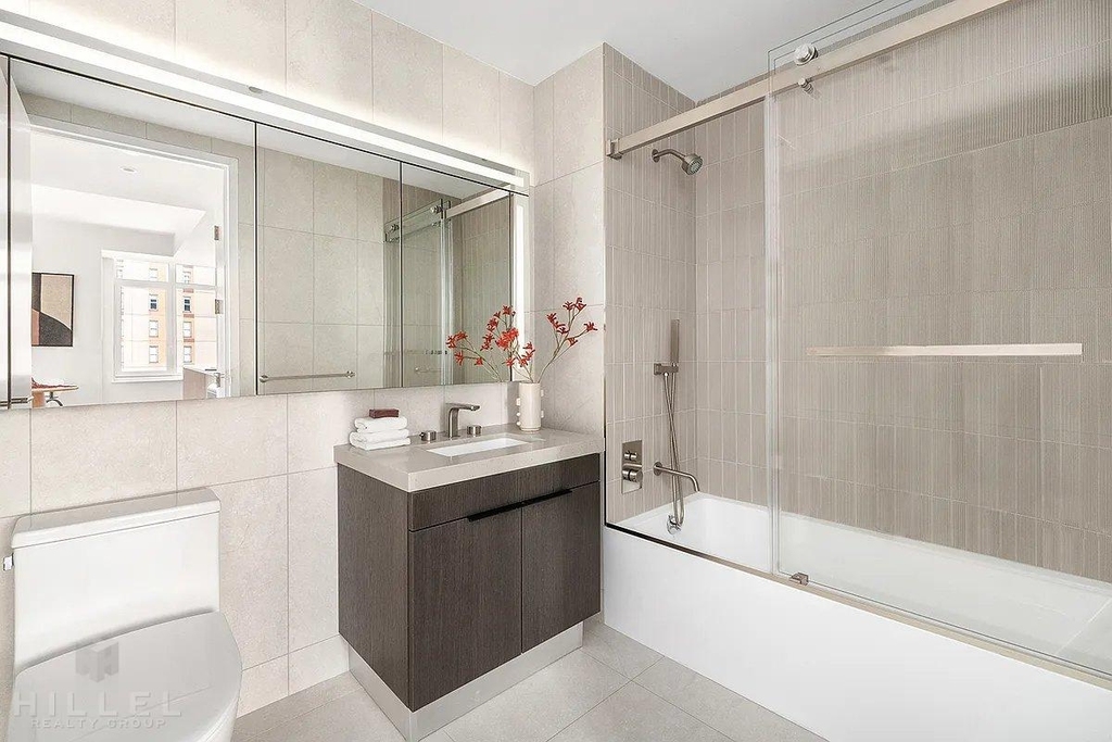 East 36th Street - Photo 6