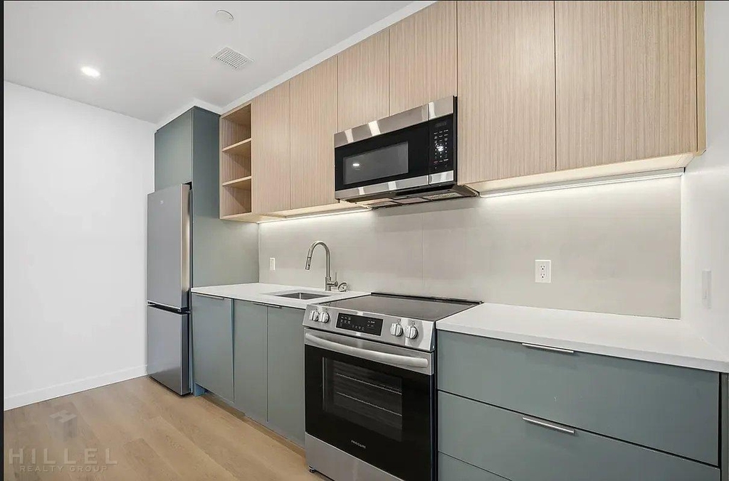 Bedford Avenue - Photo 2