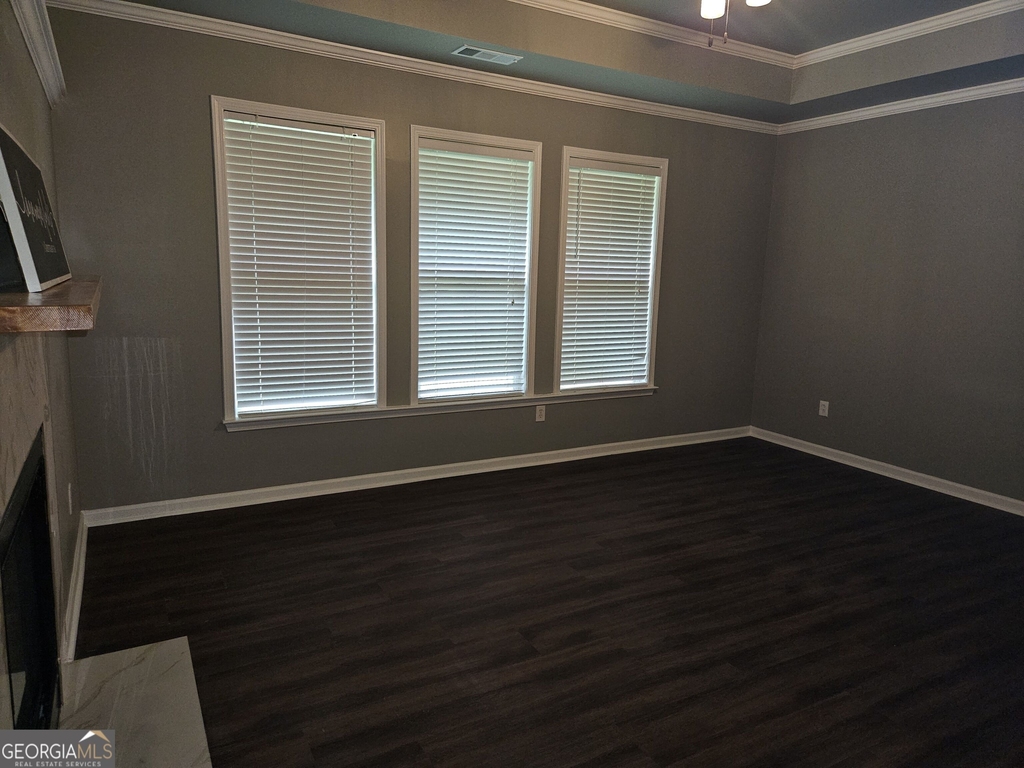 536 Longwood Place - Photo 2