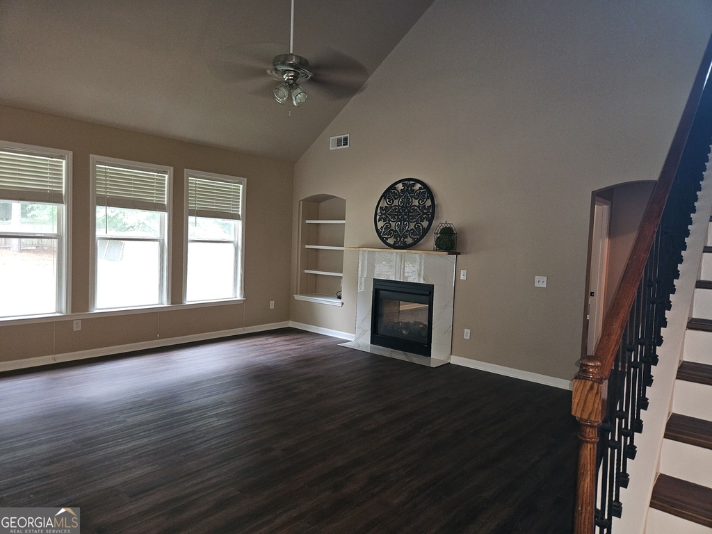 536 Longwood Place - Photo 4