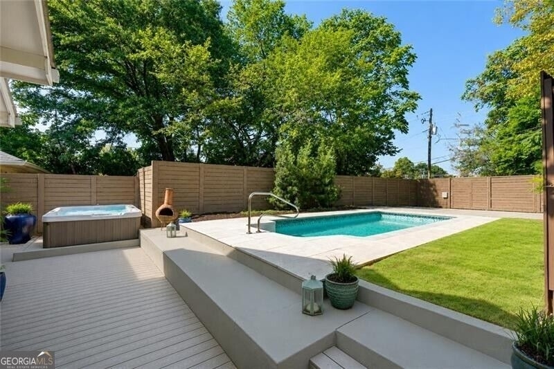 620 Kennesaw Avenue Ne - Photo 1
