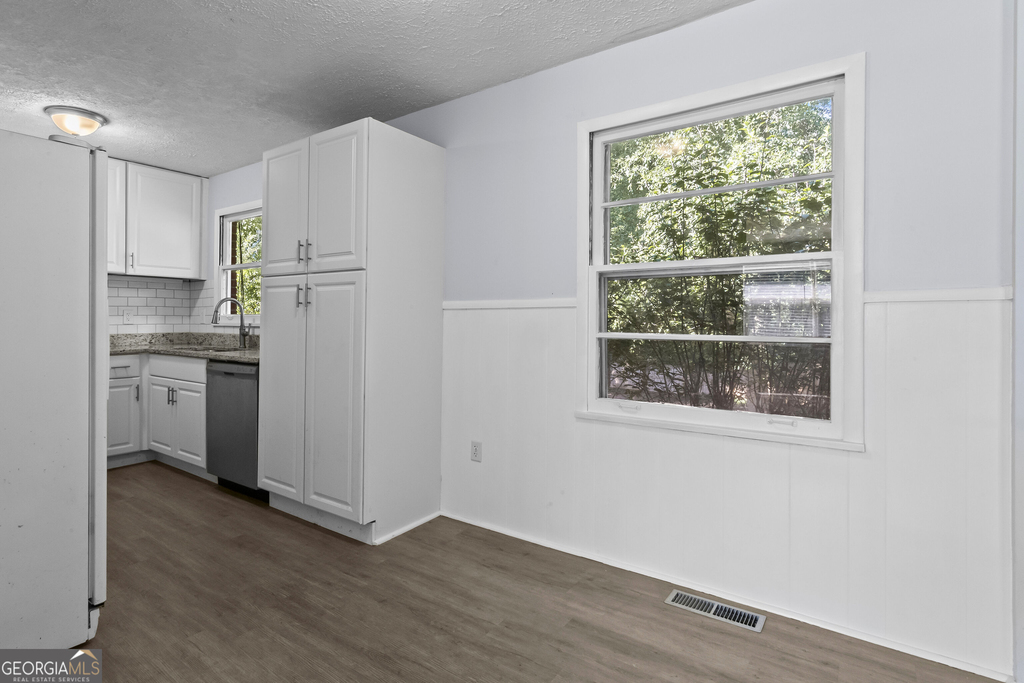 2560 Walton Way Sw - Photo 8