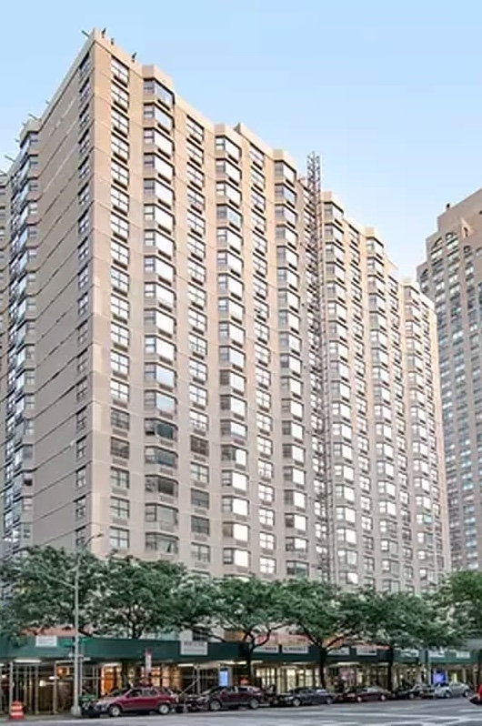 East 71st Street - Photo 18