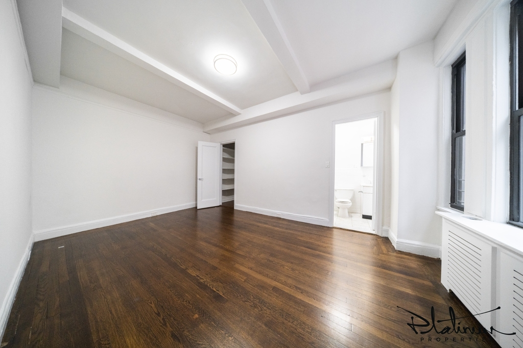 East 46th Street - Photo 3
