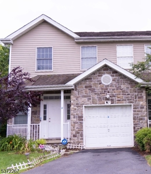 347 Raymound Blvd - Photo 0