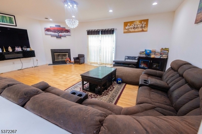347 Raymound Blvd - Photo 10