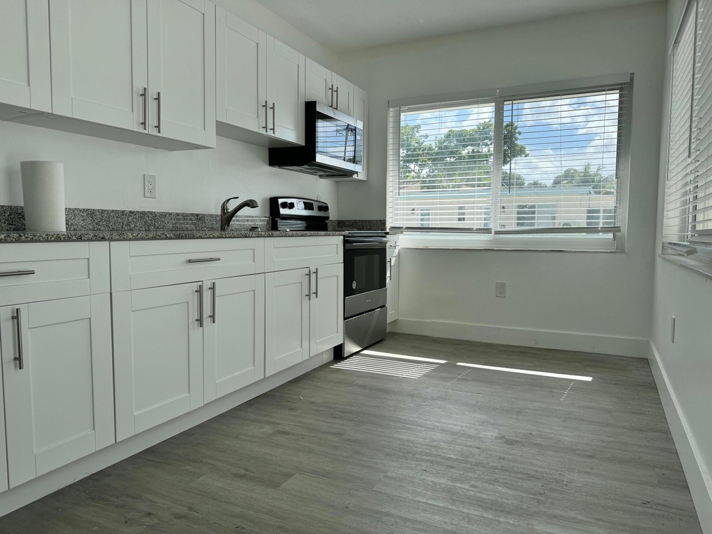 1833 Madison Street - Photo 1