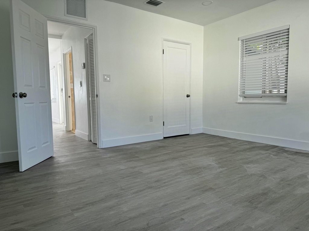 1833 Madison Street - Photo 4