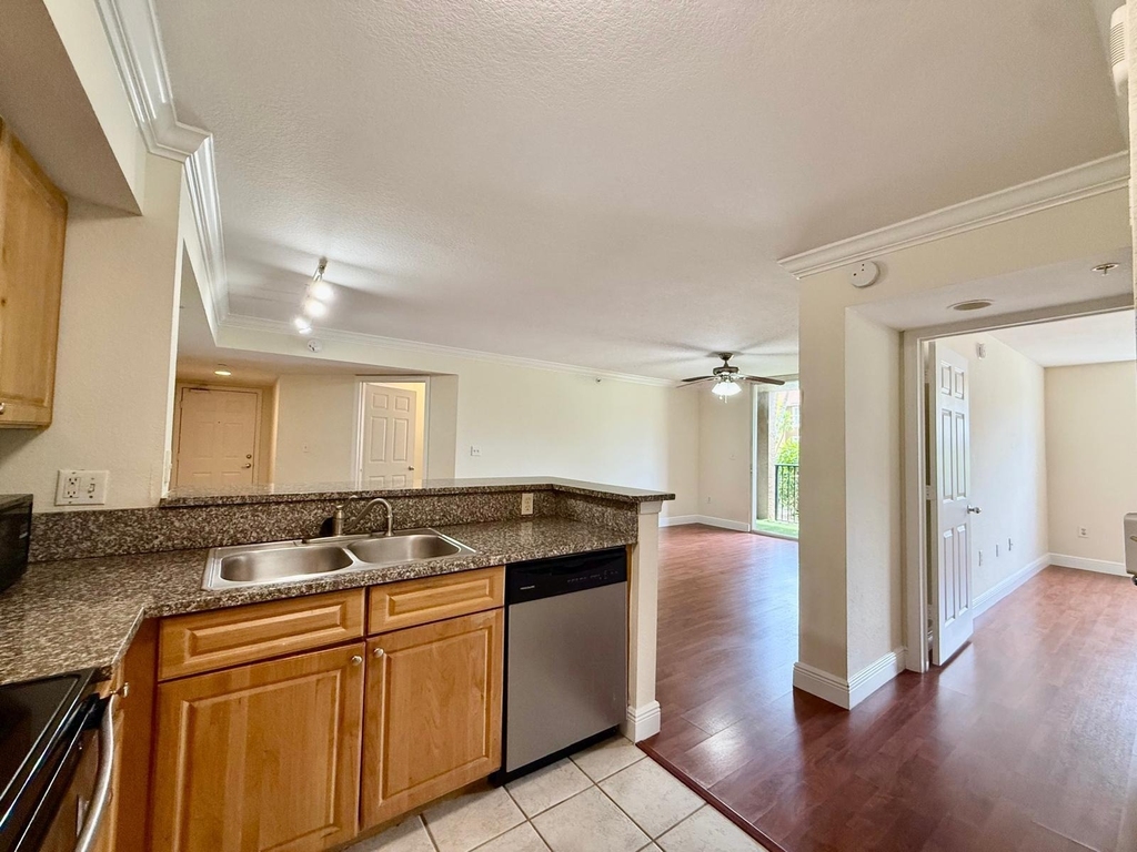 15135 Michelangelo Boulevard - Photo 8