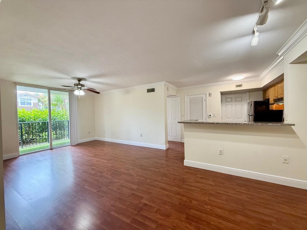 15135 Michelangelo Boulevard - Photo 2