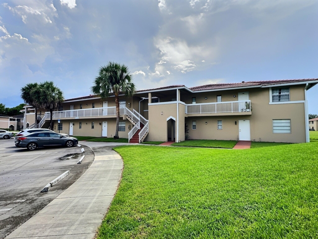 889 Twin Lakes Drive - Photo 1