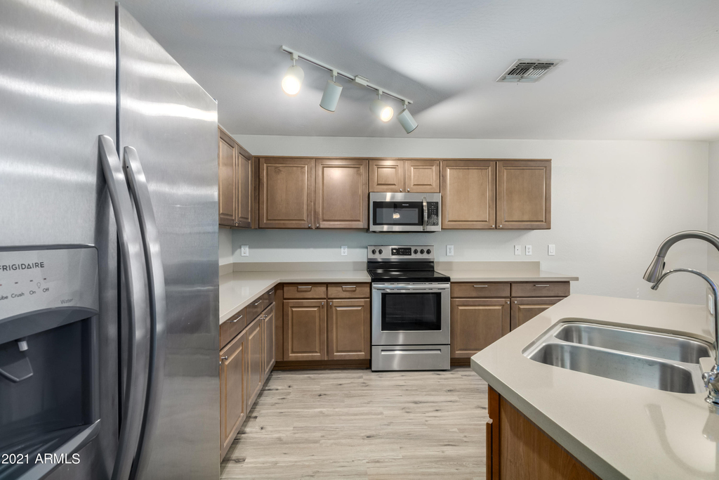 1347 E Rolls Road - Photo 6