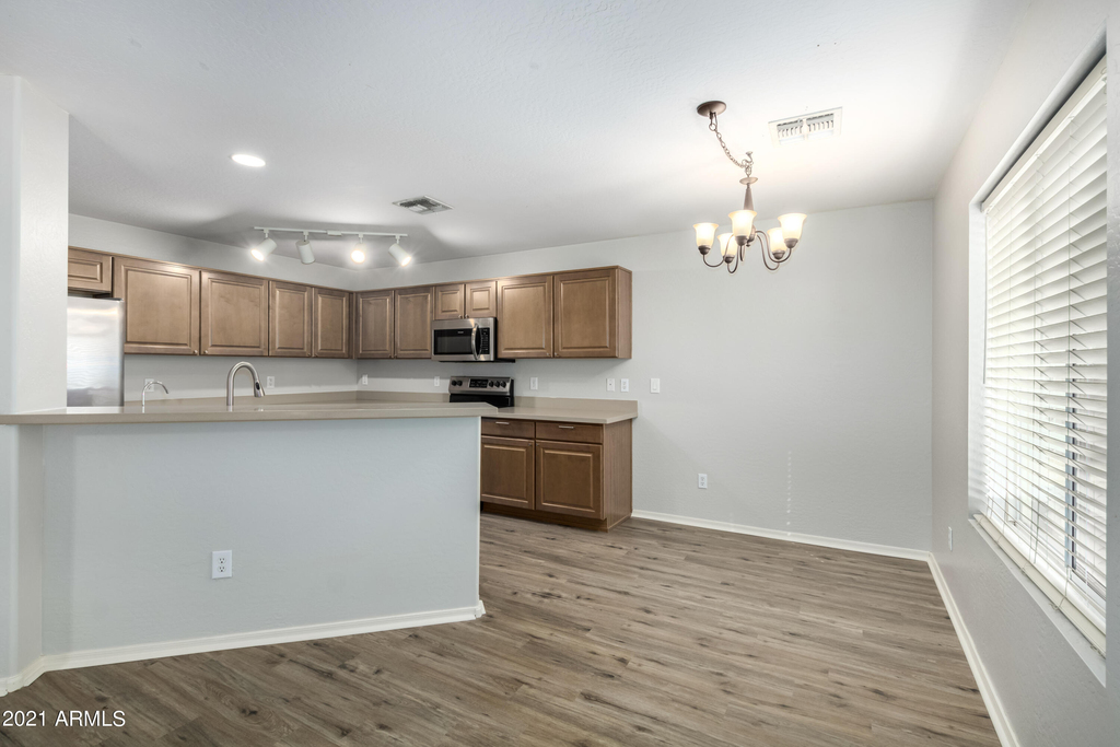 1347 E Rolls Road - Photo 4