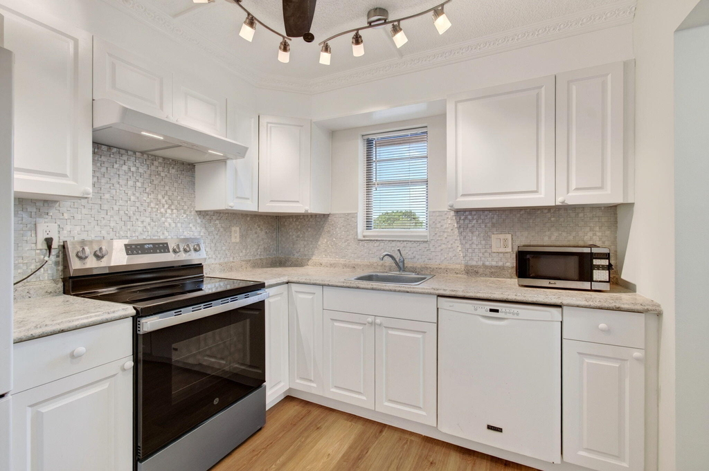 9440 Sw 8th Street - Photo 17