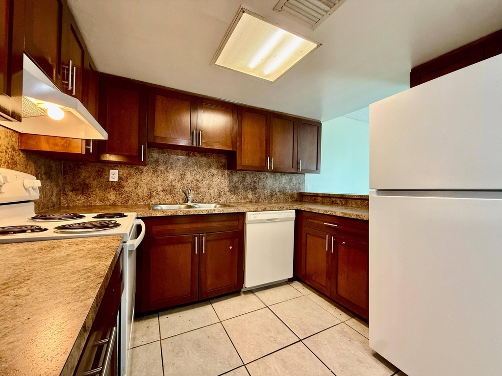 343 Gulfstream Road - Photo 2