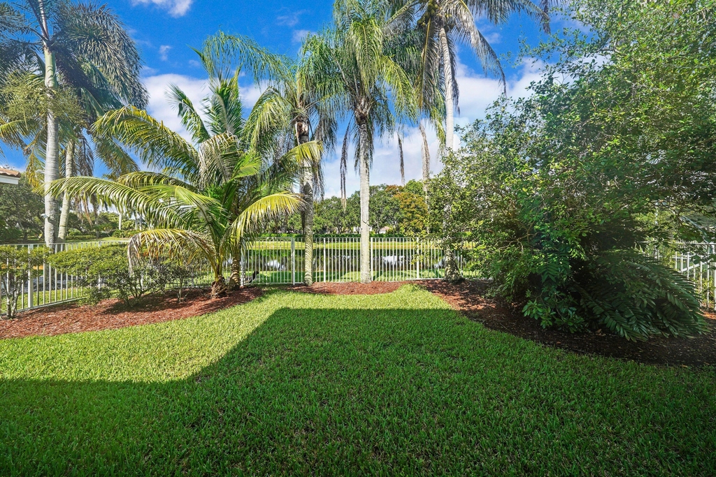 1457 Banyan Way - Photo 15