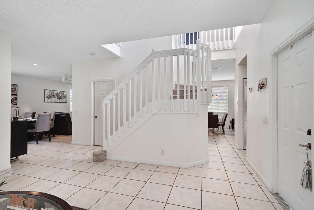 1457 Banyan Way - Photo 11