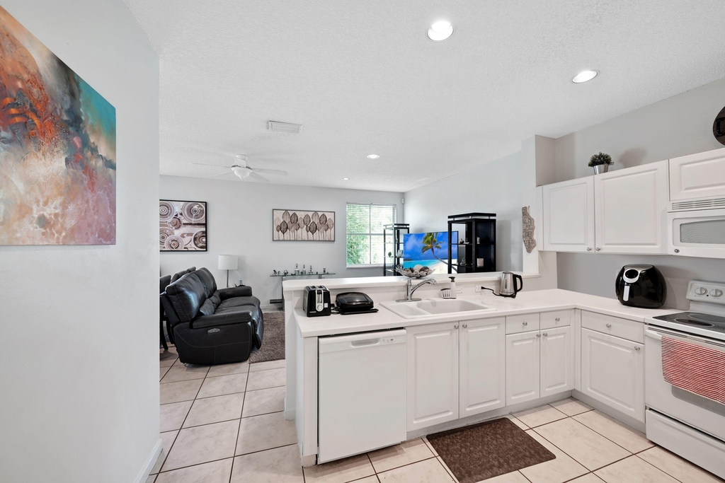 1457 Banyan Way - Photo 9