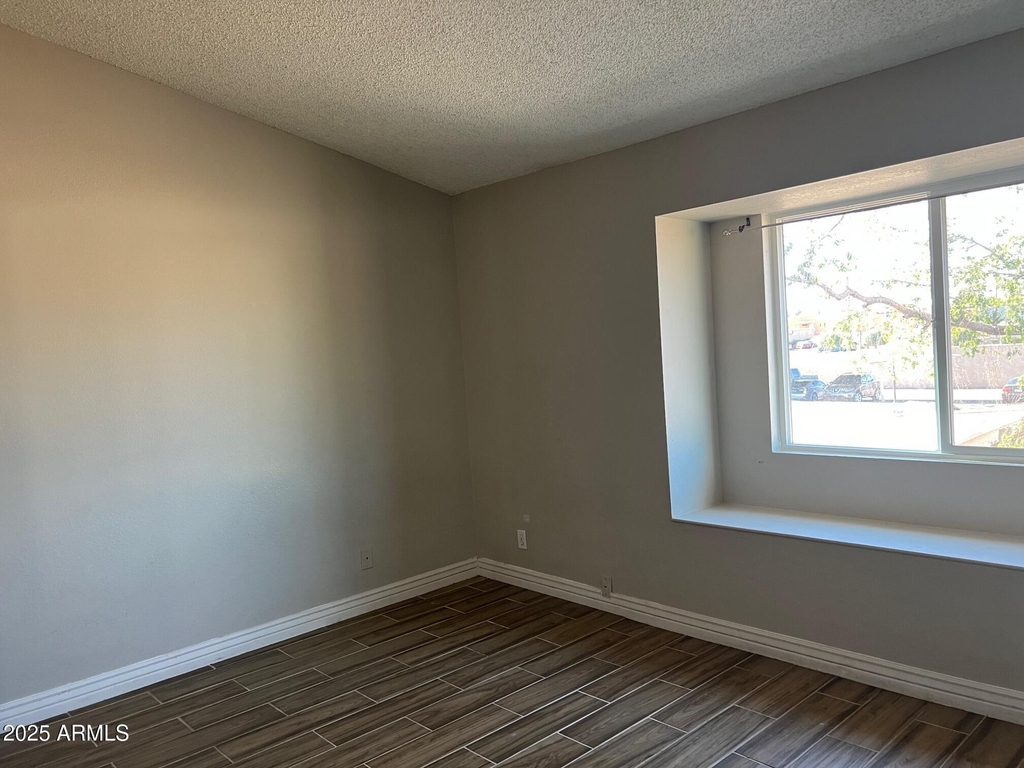 5819 N 59th Drive - Photo 6