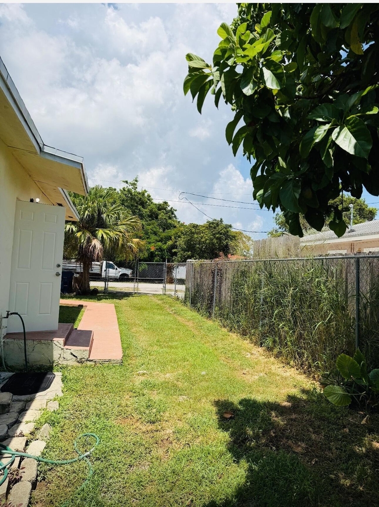 10480 Sw 181st Terrace - Photo 11