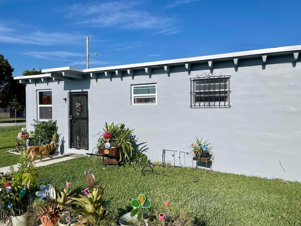 10480 Sw 181st Terrace - Photo 0