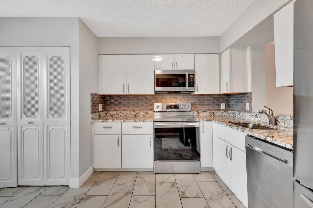 14623 Bonaire Boulevard - Photo 12