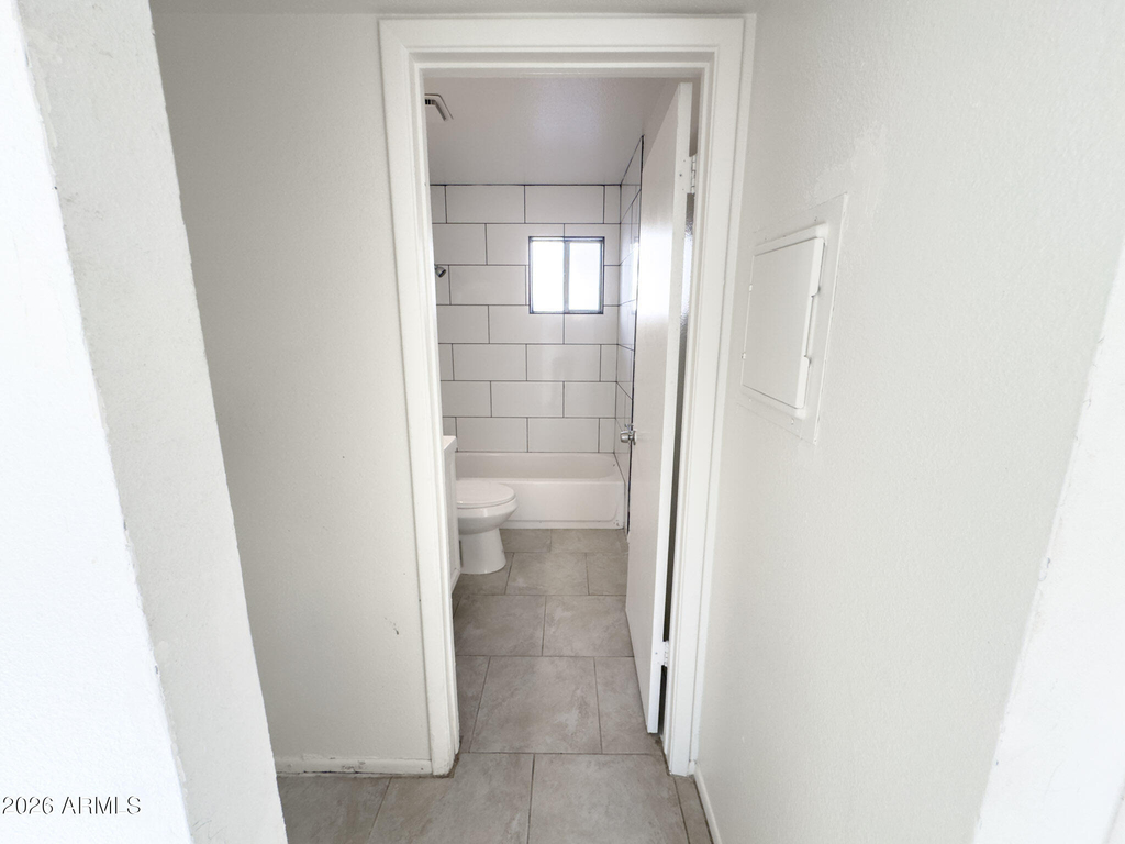 308 E Vogel Avenue - Photo 15