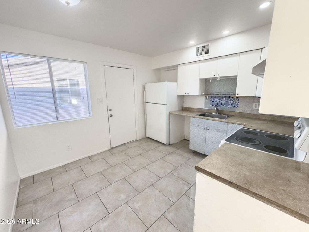 308 E Vogel Avenue - Photo 10