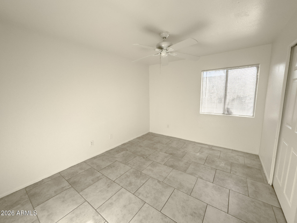 308 E Vogel Avenue - Photo 18