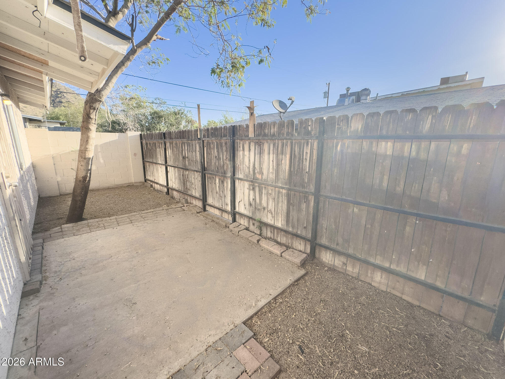 308 E Vogel Avenue - Photo 22