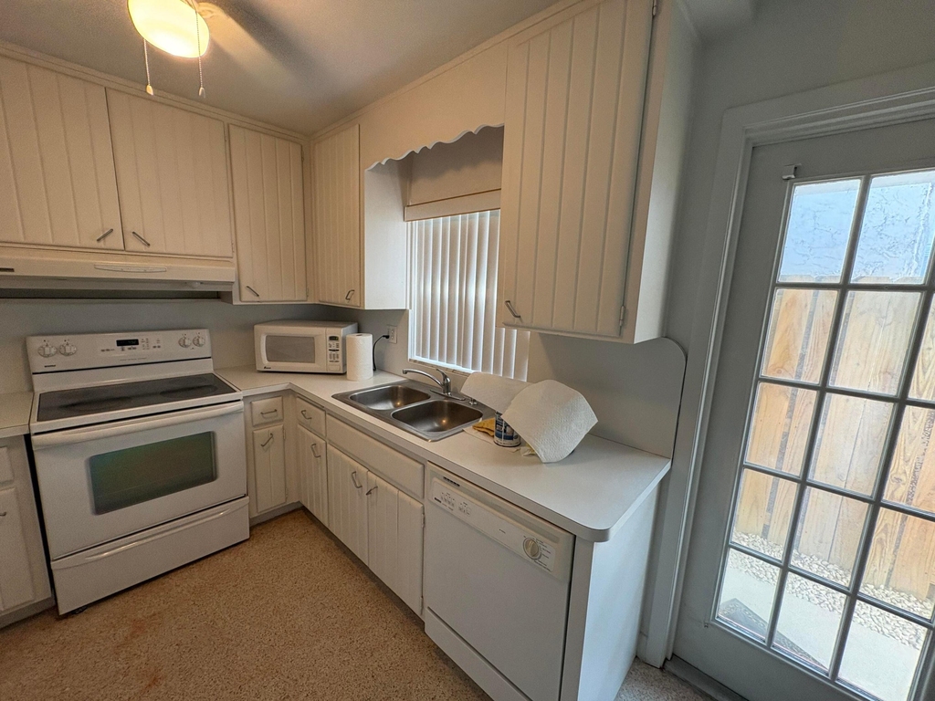 1923 Adams Street - Photo 8
