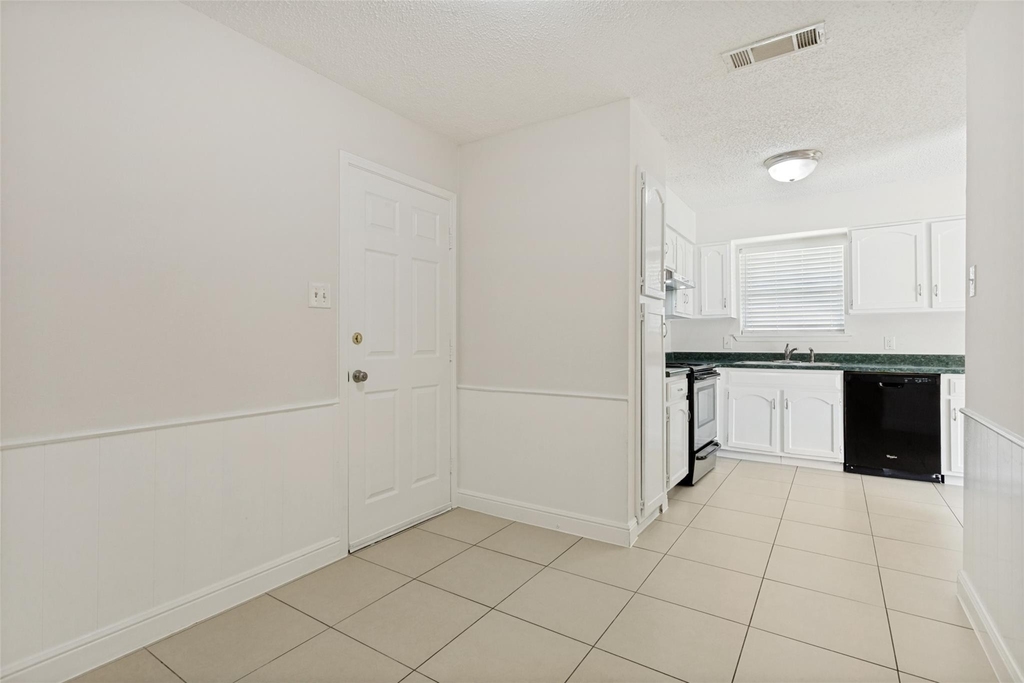 5420 Prince Drive - Photo 5