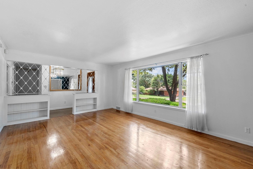 5007 Rockport Drive - Photo 1