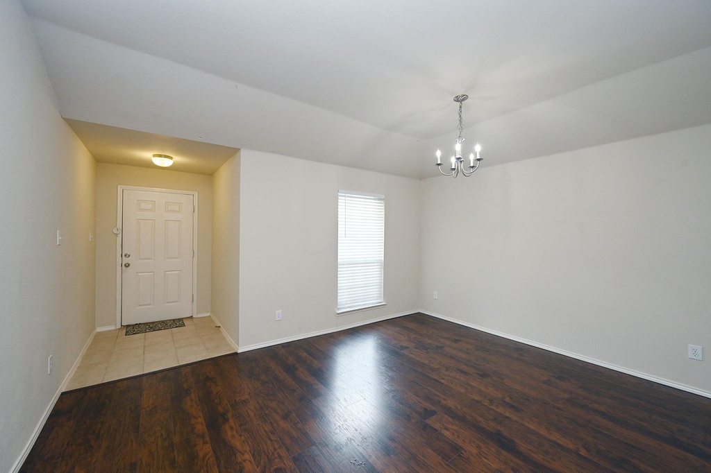 3924 Palace Place - Photo 2