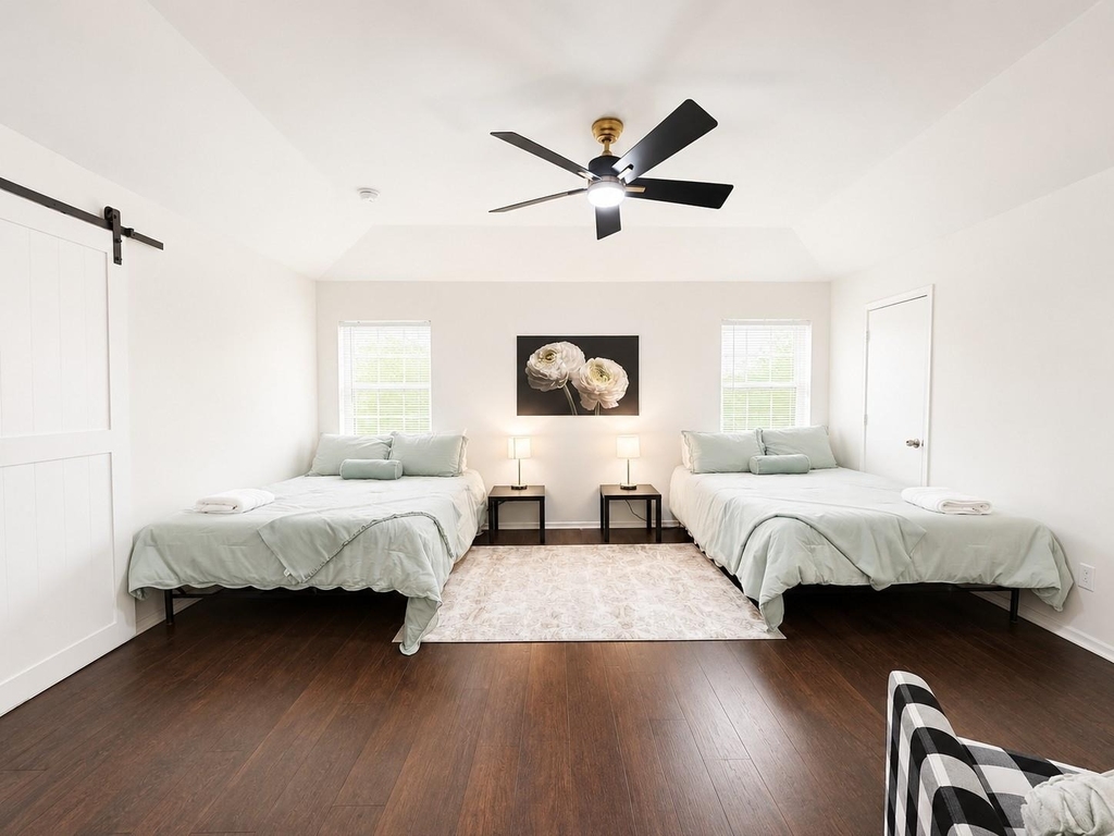202 N Graves Street - Photo 4