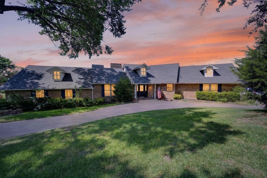 12 Meadowlake Drive - Photo 0