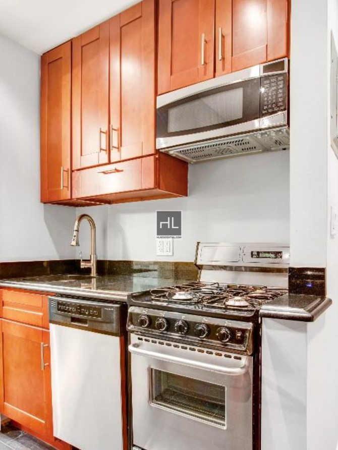West 53 Street - Photo 4