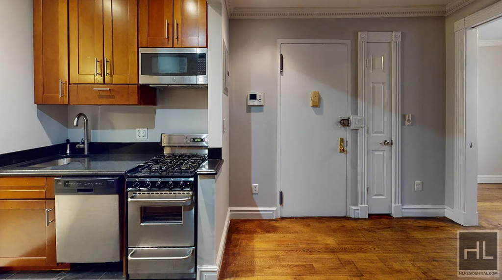 West 53 Street - Photo 0
