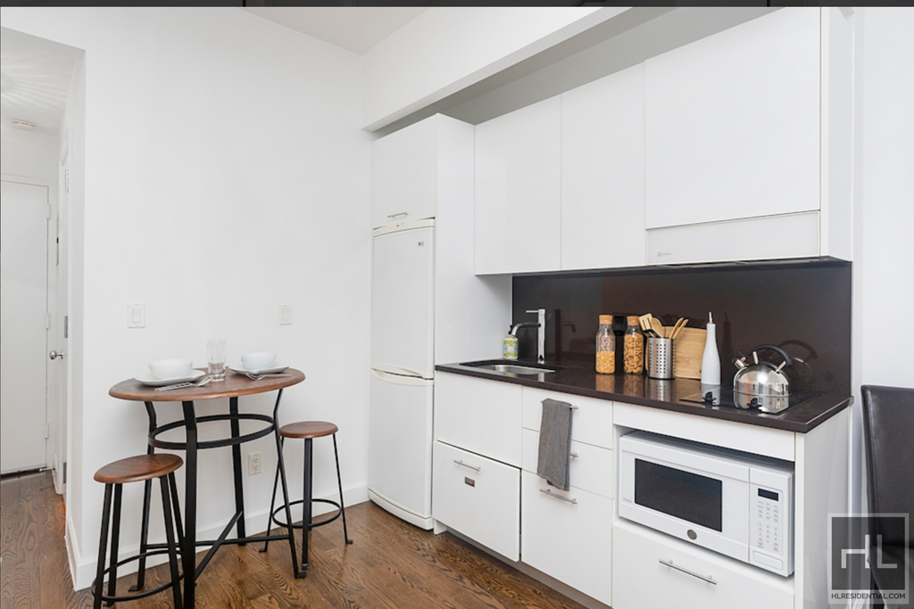 West 91st Street - Photo 2
