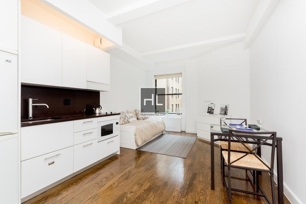 West 91st Street - Photo 2