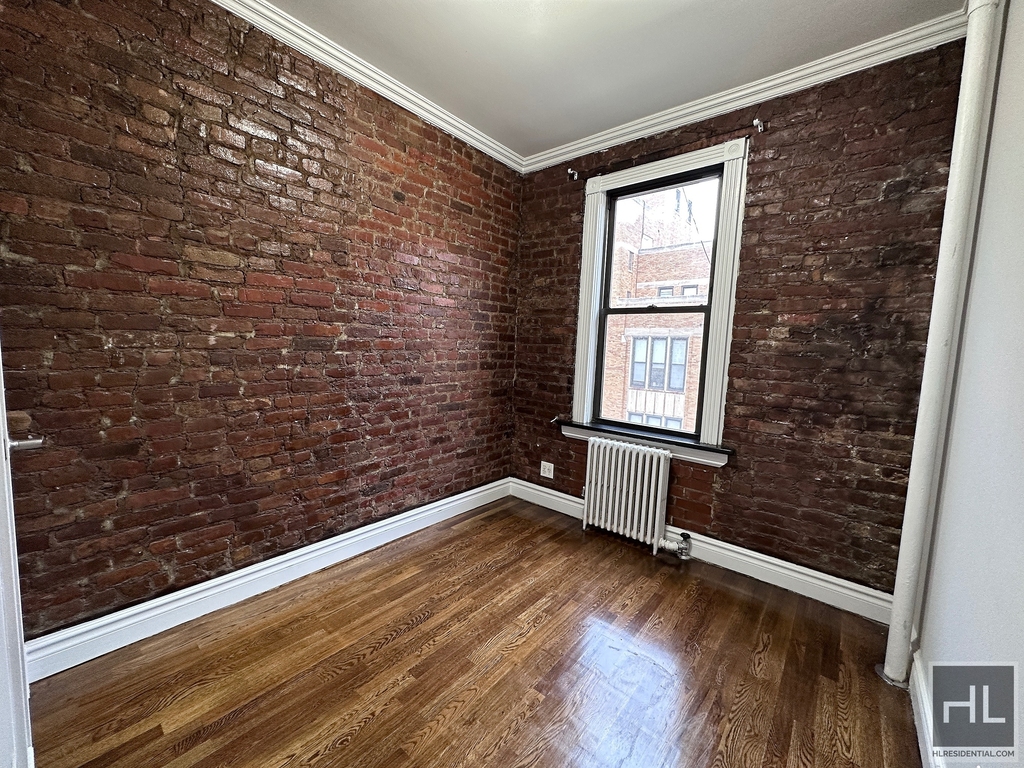 East 13th Street - Photo 3