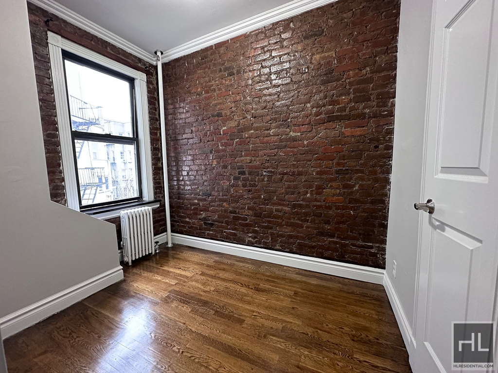 East 13th Street - Photo 8