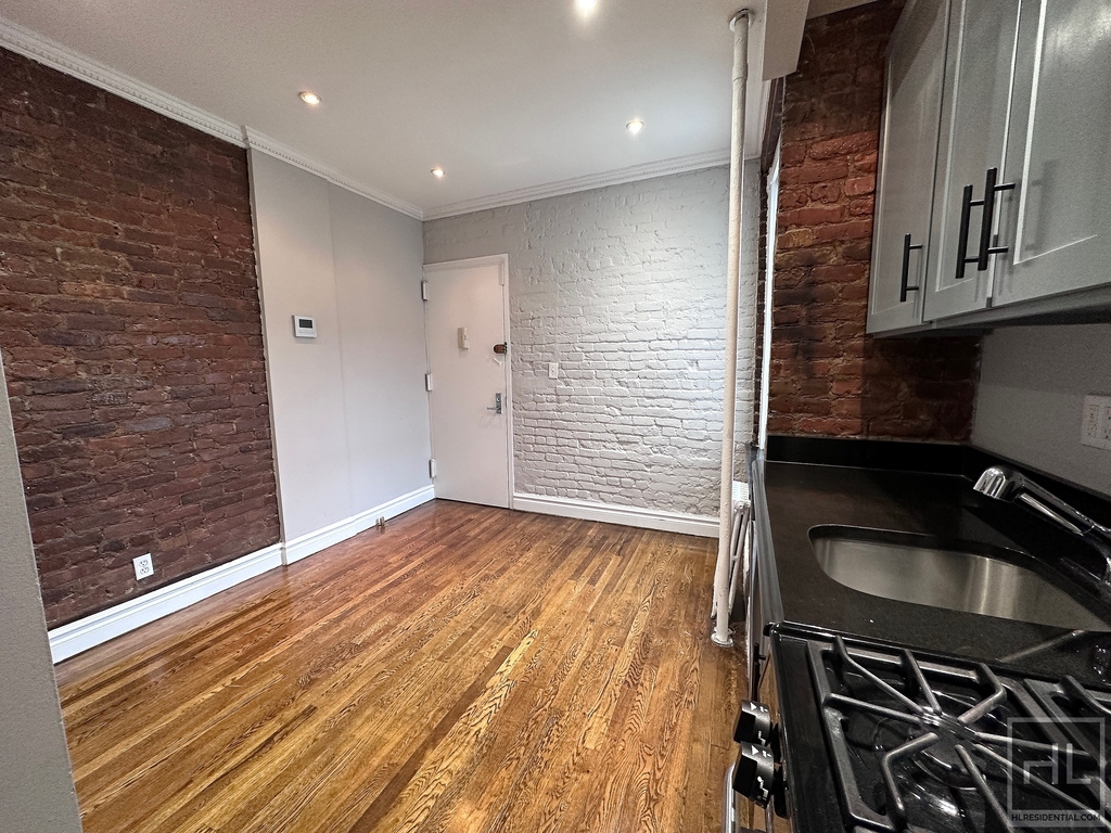 East 13th Street - Photo 6